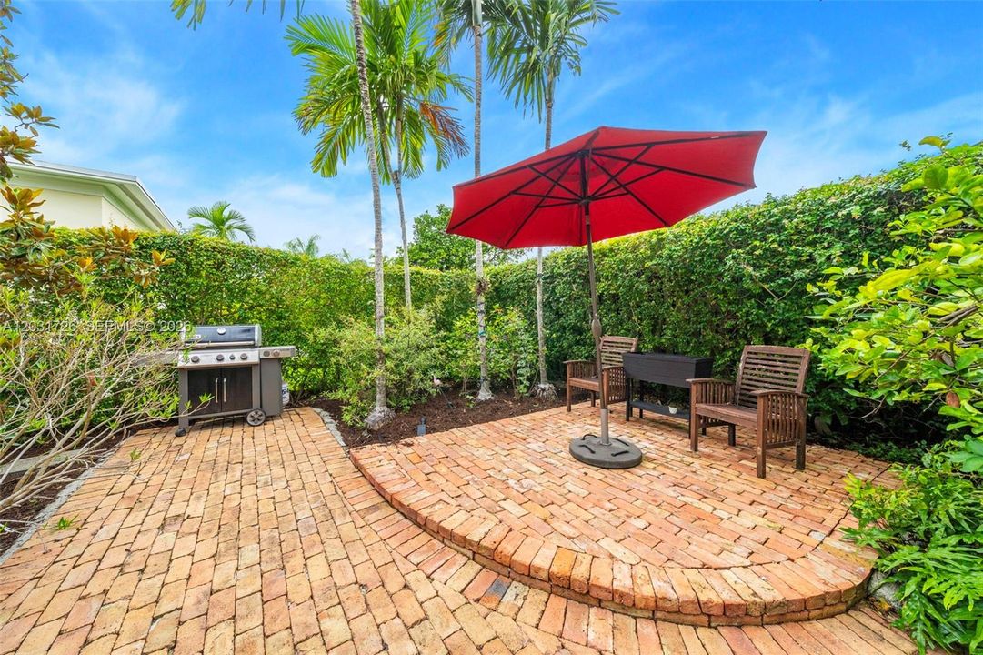 For Sale: $1,090,000 (3 beds, 1 baths, 1504 Square Feet)