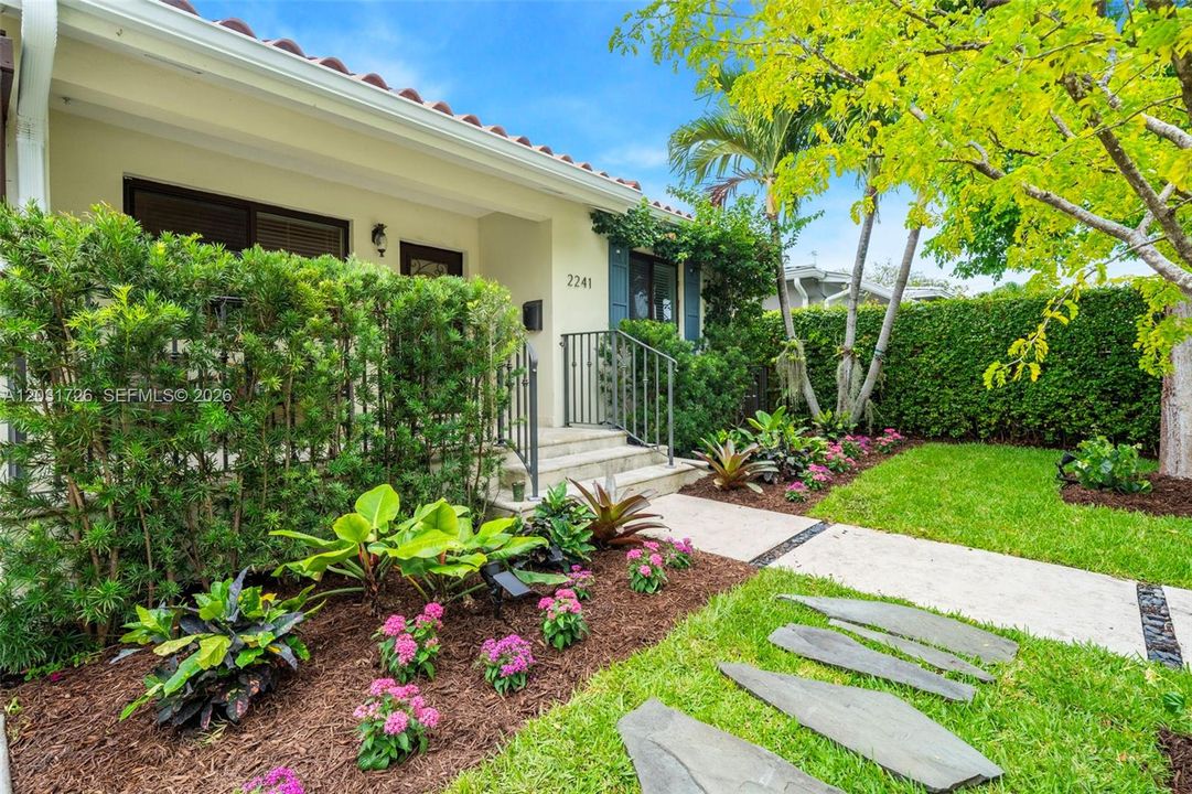 For Sale: $1,090,000 (3 beds, 1 baths, 1504 Square Feet)