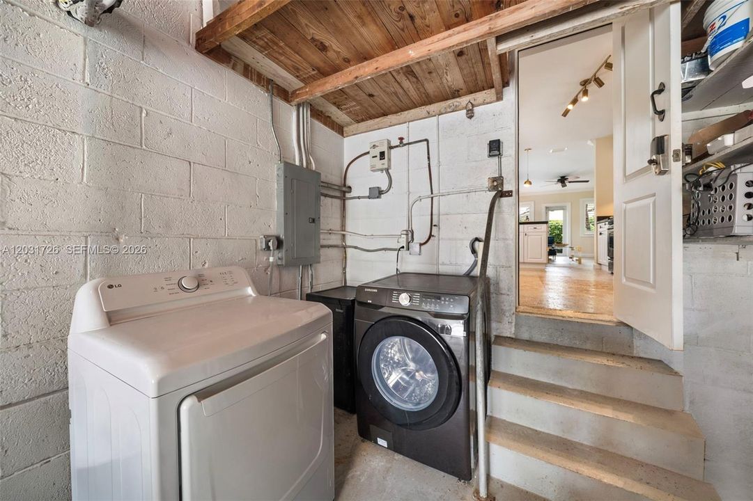 For Sale: $1,090,000 (3 beds, 1 baths, 1504 Square Feet)