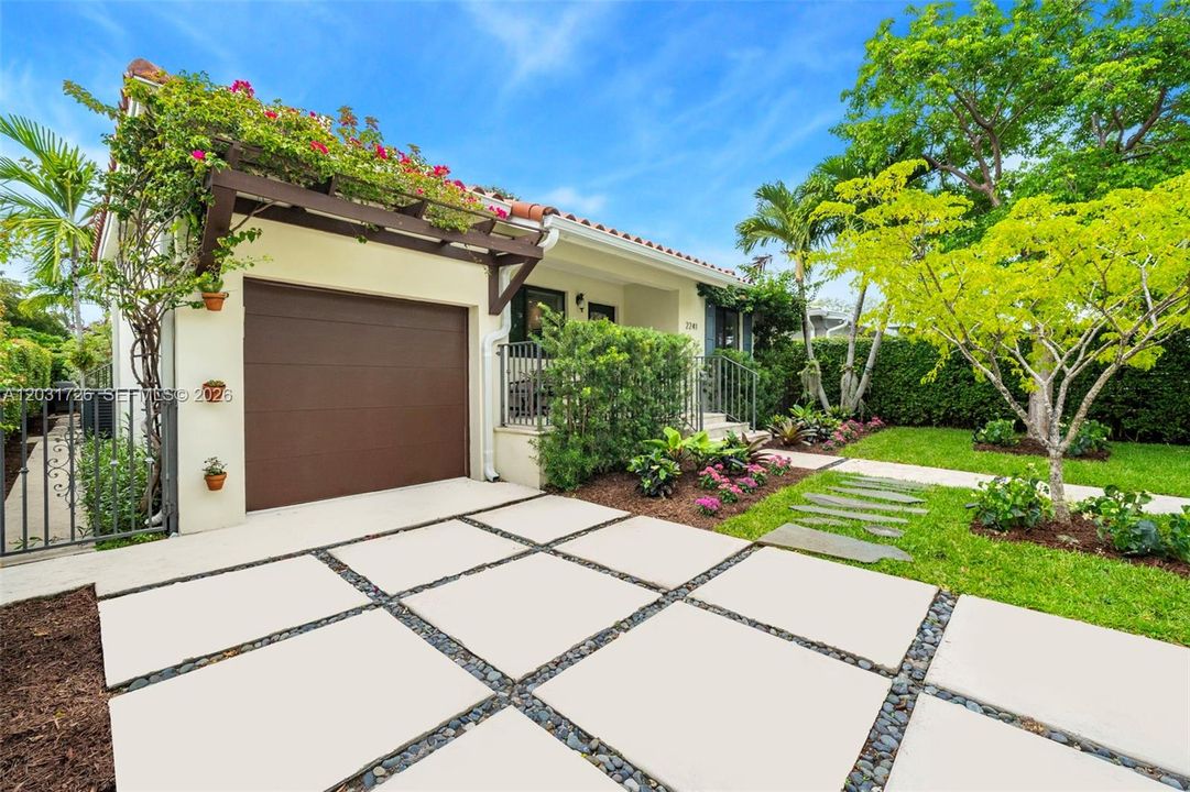 For Sale: $1,090,000 (3 beds, 1 baths, 1504 Square Feet)