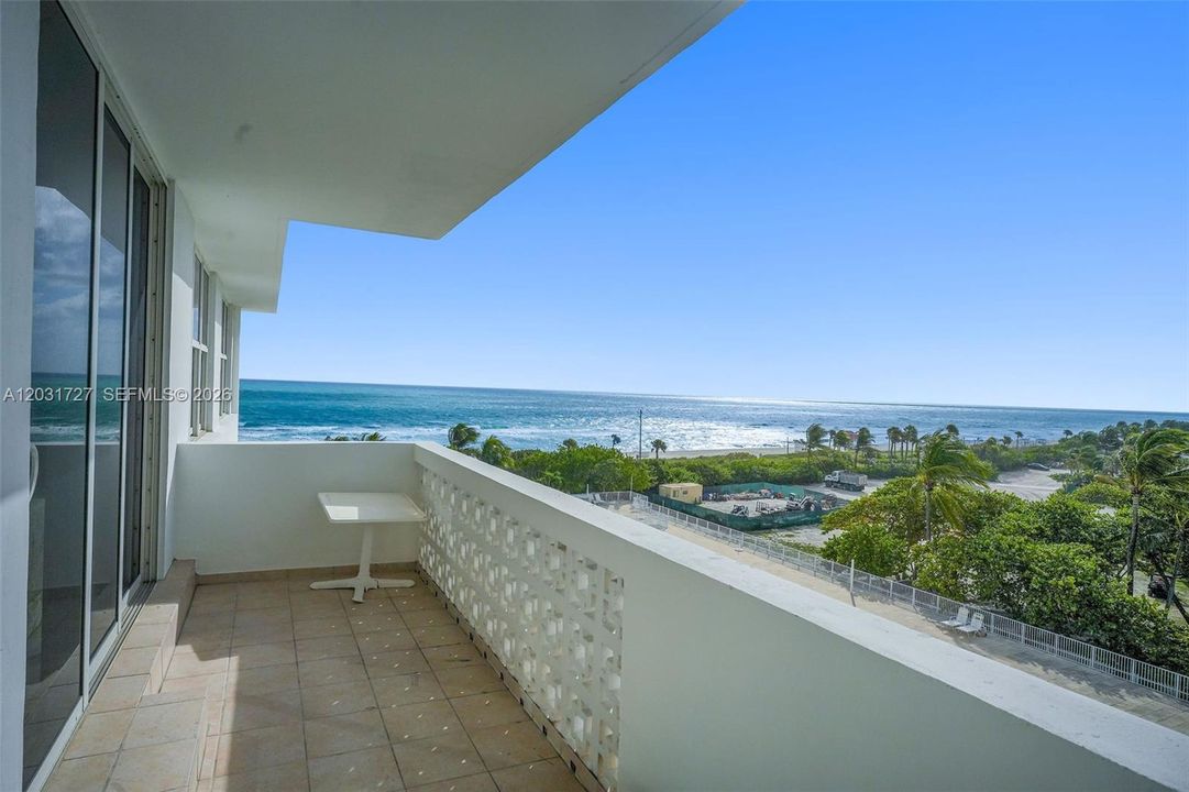 For Sale: $825,000 (2 beds, 2 baths, 1134 Square Feet)
