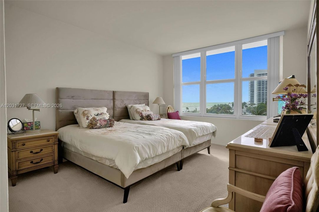 For Sale: $825,000 (2 beds, 2 baths, 1134 Square Feet)