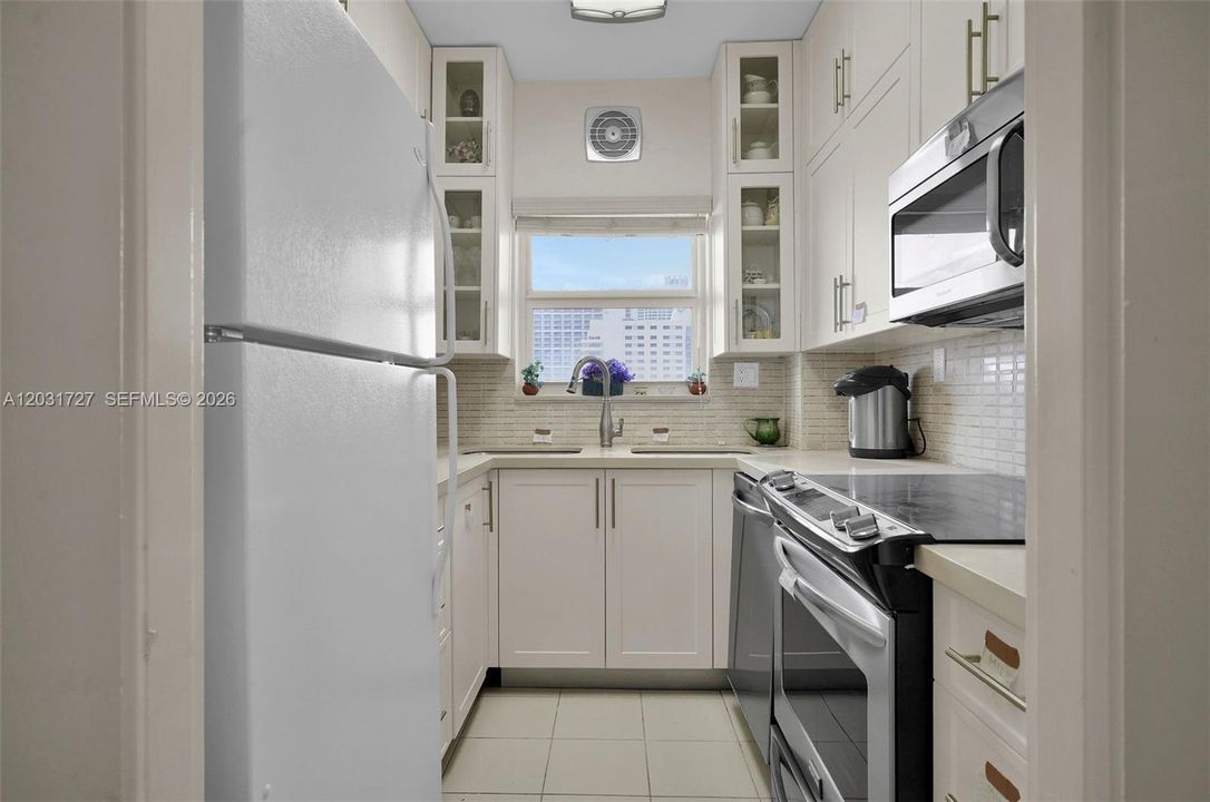 For Sale: $825,000 (2 beds, 2 baths, 1134 Square Feet)