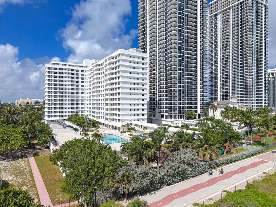 For Sale: $825,000 (2 beds, 2 baths, 1134 Square Feet)
