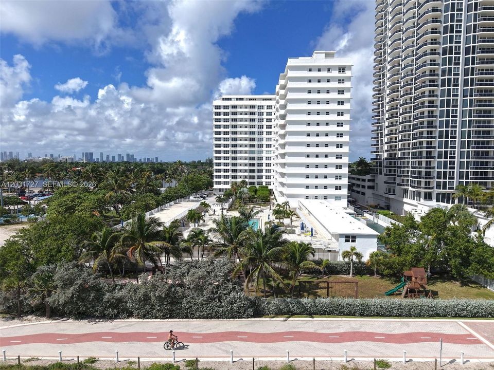 For Sale: $825,000 (2 beds, 2 baths, 1134 Square Feet)