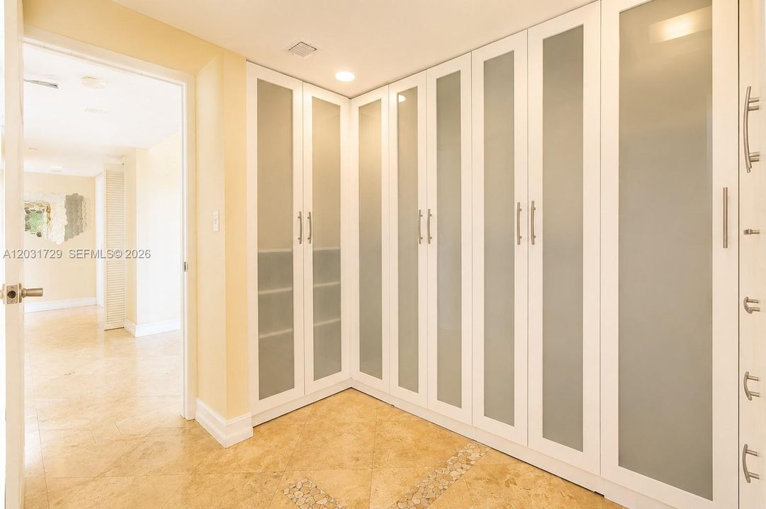 For Sale: $784,900 (3 beds, 2 baths, 1390 Square Feet)