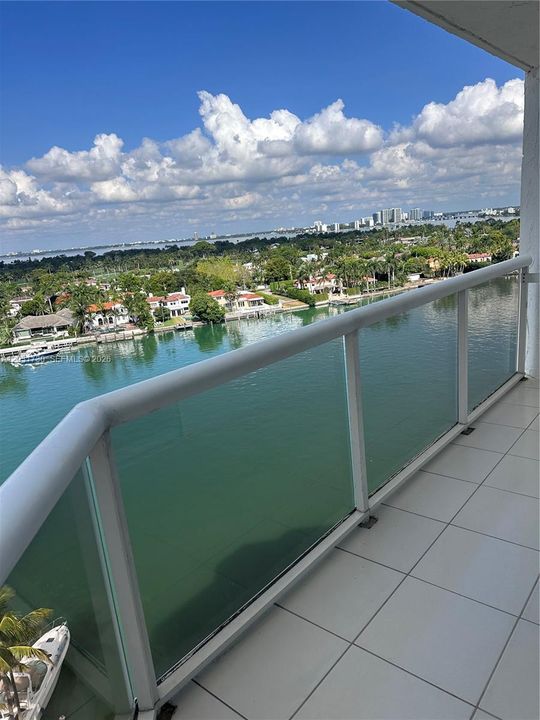 For Rent: $3,450 (2 beds, 2 baths, 908 Square Feet)