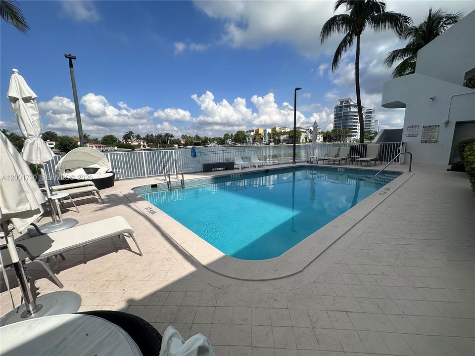 For Rent: $3,450 (2 beds, 2 baths, 908 Square Feet)