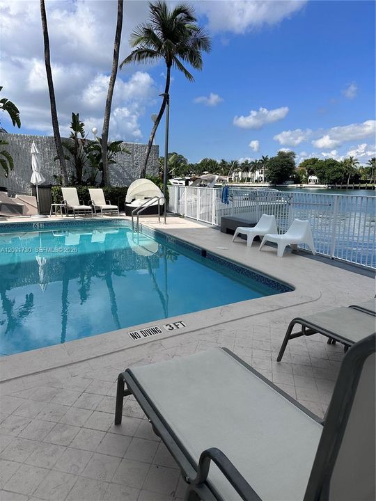For Rent: $3,450 (2 beds, 2 baths, 908 Square Feet)