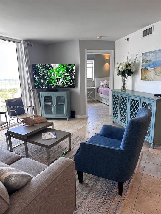 For Rent: $3,450 (2 beds, 2 baths, 908 Square Feet)