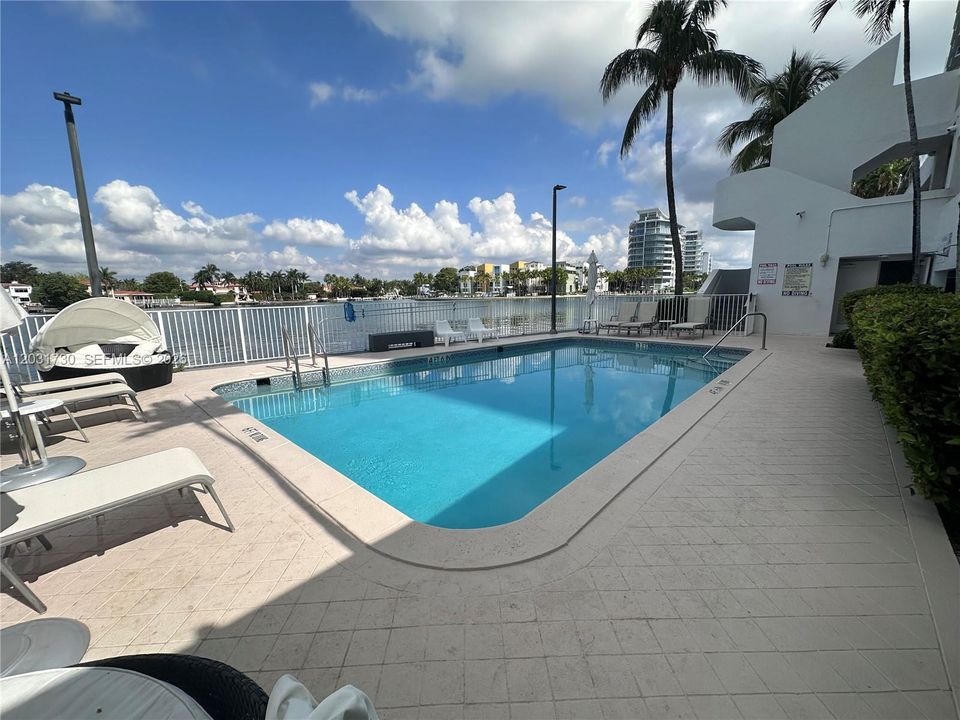 For Rent: $3,450 (2 beds, 2 baths, 908 Square Feet)