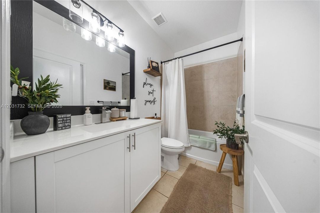 For Sale: $379,000 (3 beds, 3 baths, 1326 Square Feet)