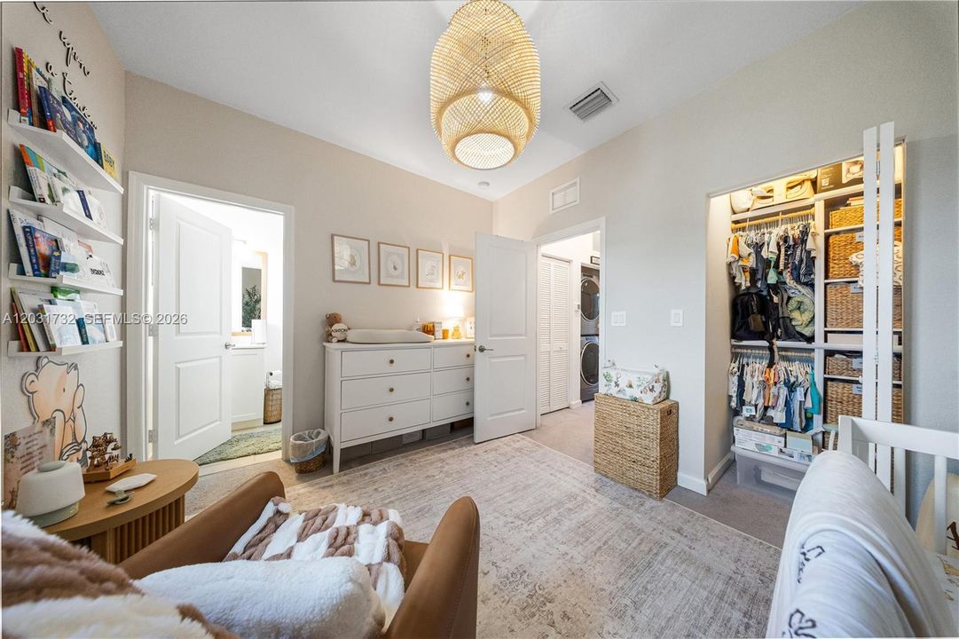 For Sale: $379,000 (3 beds, 3 baths, 1326 Square Feet)