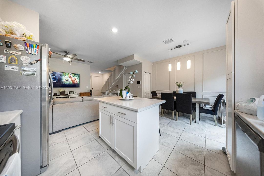 For Sale: $379,000 (3 beds, 3 baths, 1326 Square Feet)