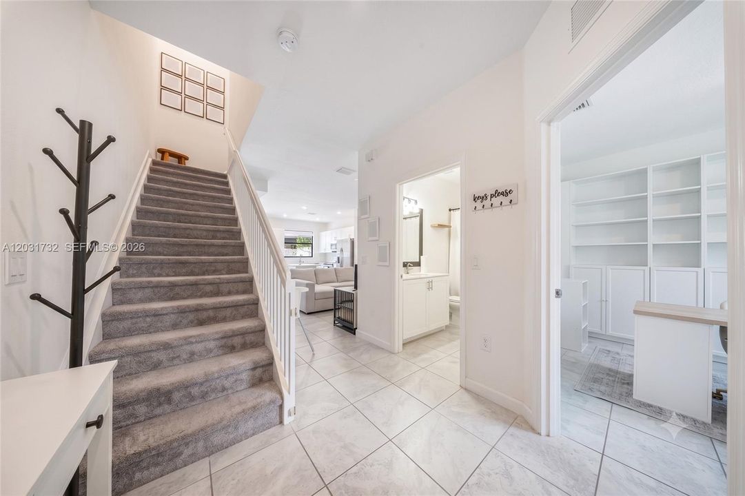 For Sale: $379,000 (3 beds, 3 baths, 1326 Square Feet)