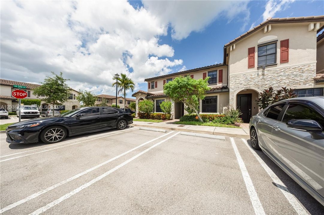 For Sale: $379,000 (3 beds, 3 baths, 1326 Square Feet)
