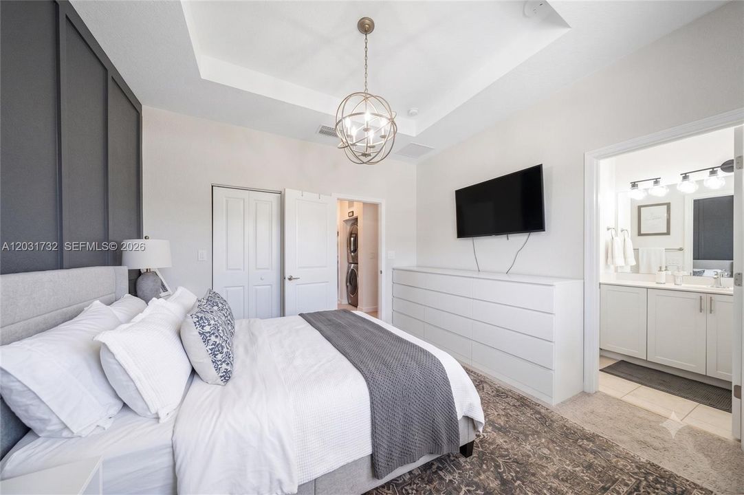 For Sale: $379,000 (3 beds, 3 baths, 1326 Square Feet)