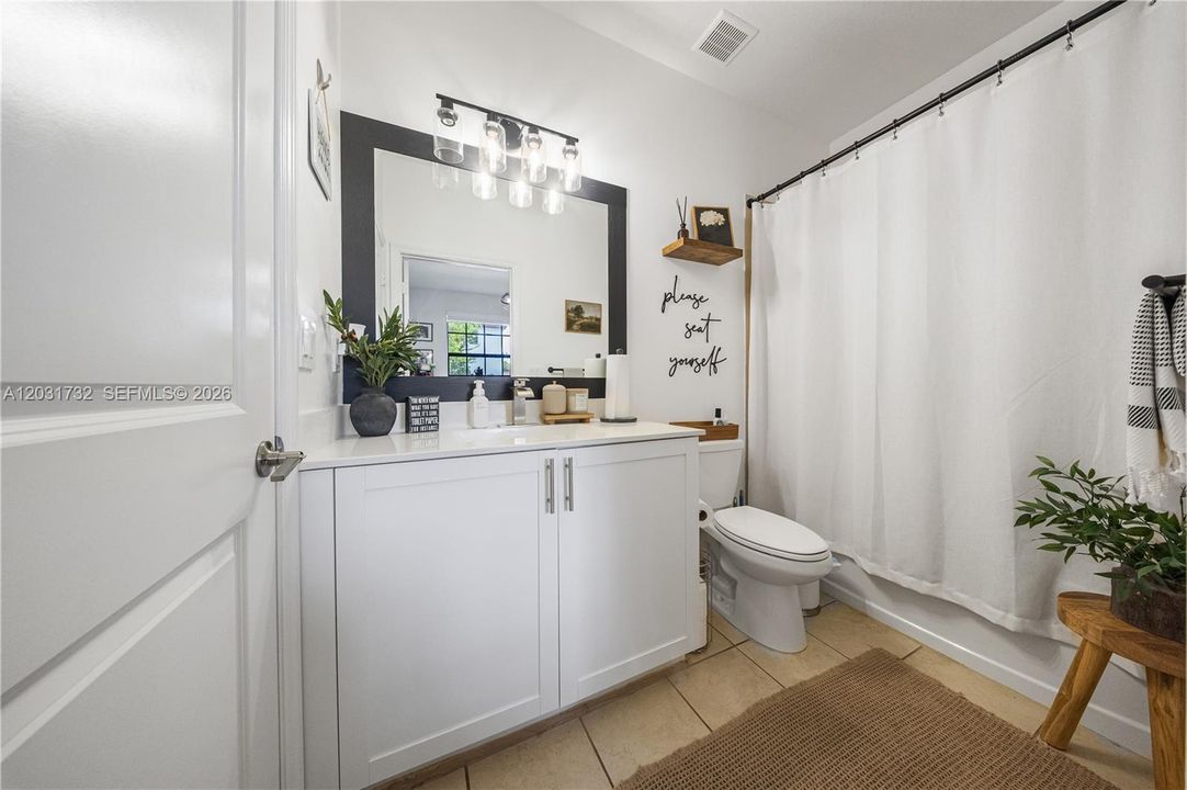For Sale: $379,000 (3 beds, 3 baths, 1326 Square Feet)
