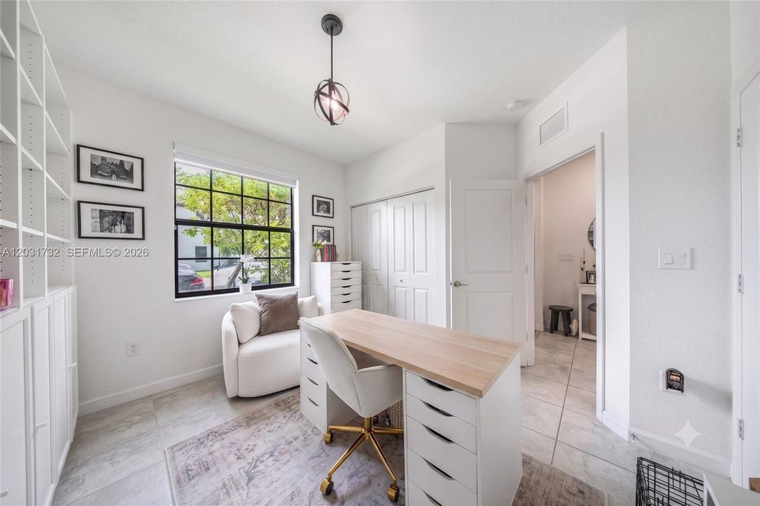 For Sale: $379,000 (3 beds, 3 baths, 1326 Square Feet)