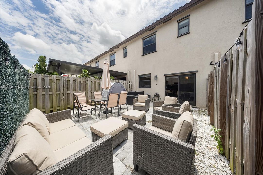 For Sale: $379,000 (3 beds, 3 baths, 1326 Square Feet)