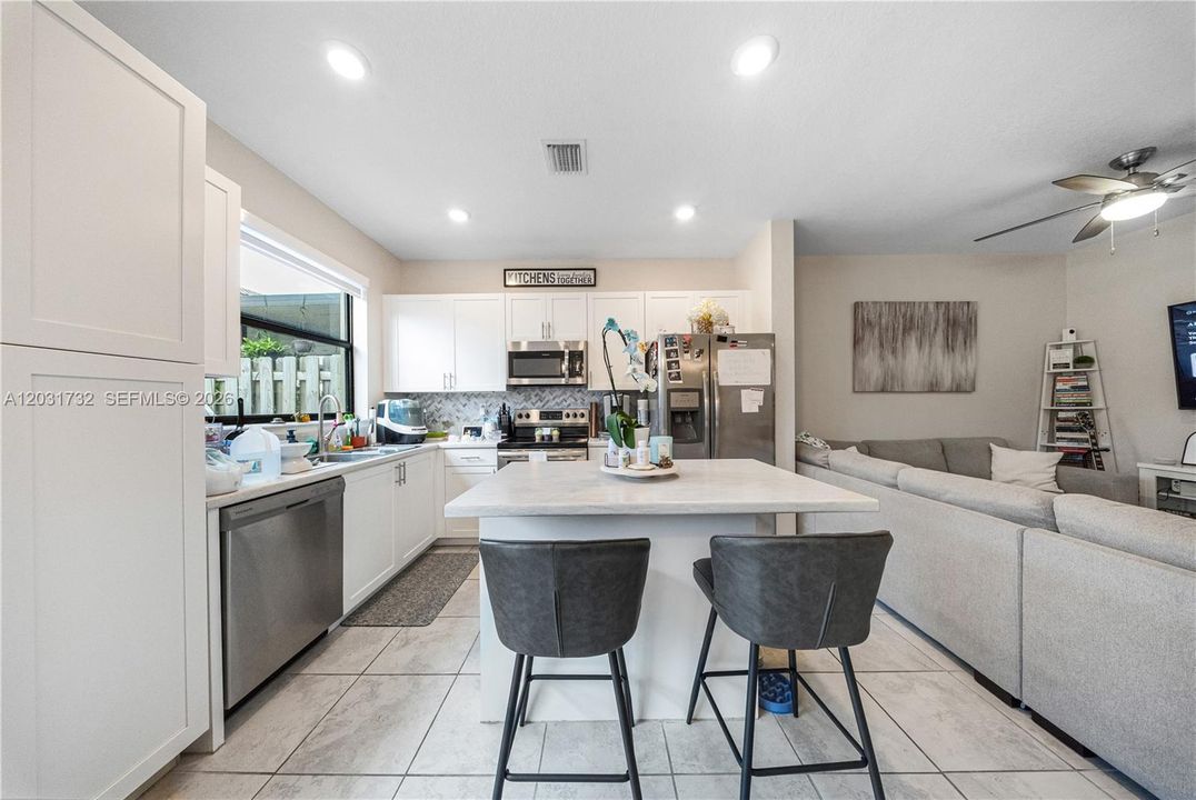 For Sale: $379,000 (3 beds, 3 baths, 1326 Square Feet)