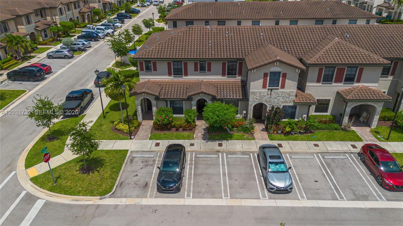 For Sale: $379,000 (3 beds, 3 baths, 1326 Square Feet)