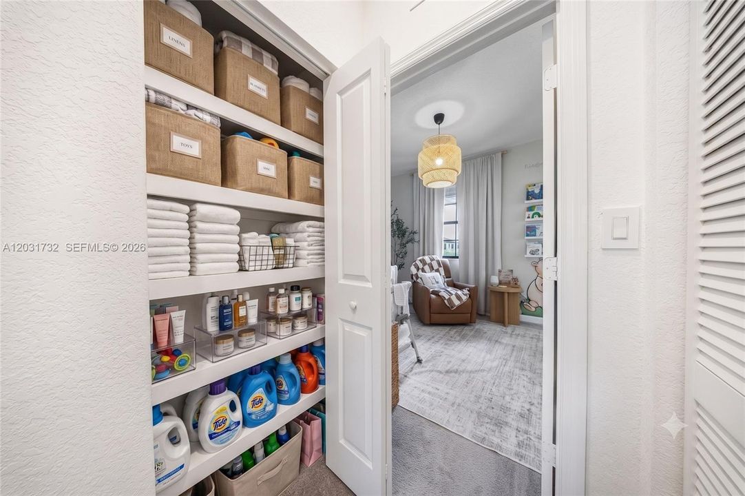 For Sale: $379,000 (3 beds, 3 baths, 1326 Square Feet)