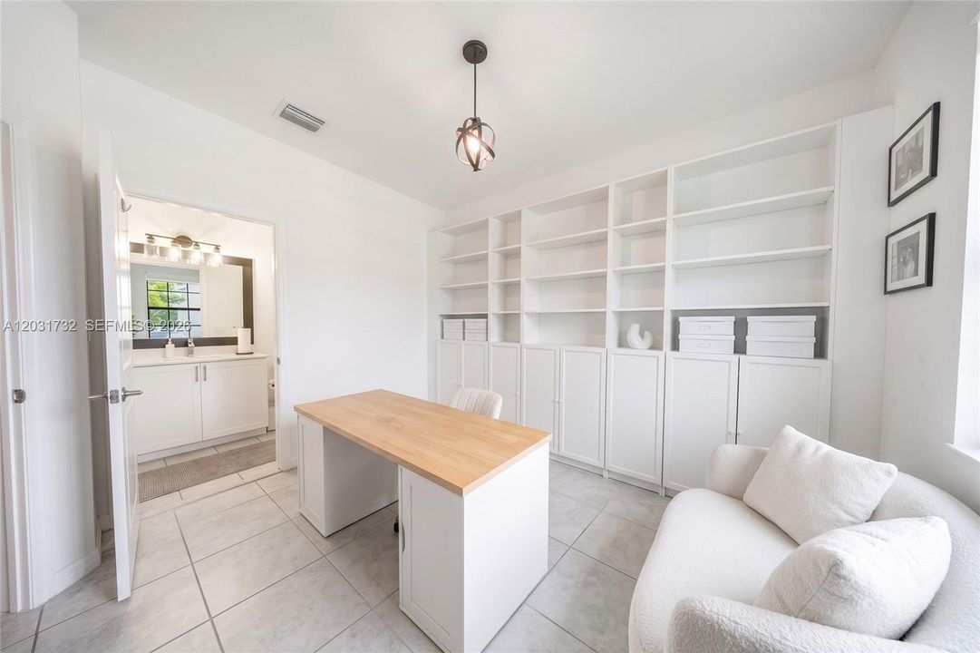 For Sale: $379,000 (3 beds, 3 baths, 1326 Square Feet)