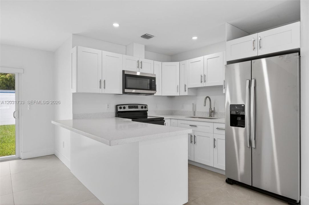 For Rent: $2,850 (2 beds, 1 baths, 960 Square Feet)