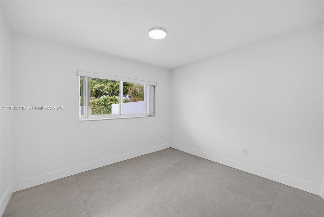 For Rent: $2,850 (2 beds, 1 baths, 960 Square Feet)
