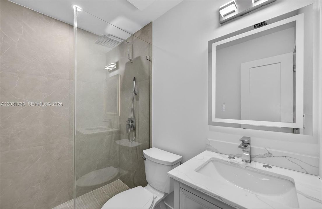 For Rent: $2,850 (2 beds, 1 baths, 960 Square Feet)