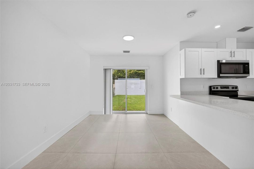For Rent: $2,850 (2 beds, 1 baths, 960 Square Feet)