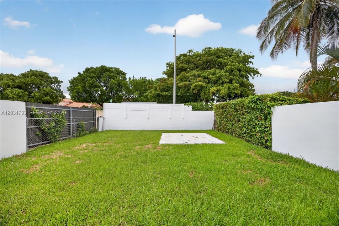 For Rent: $2,850 (2 beds, 1 baths, 960 Square Feet)