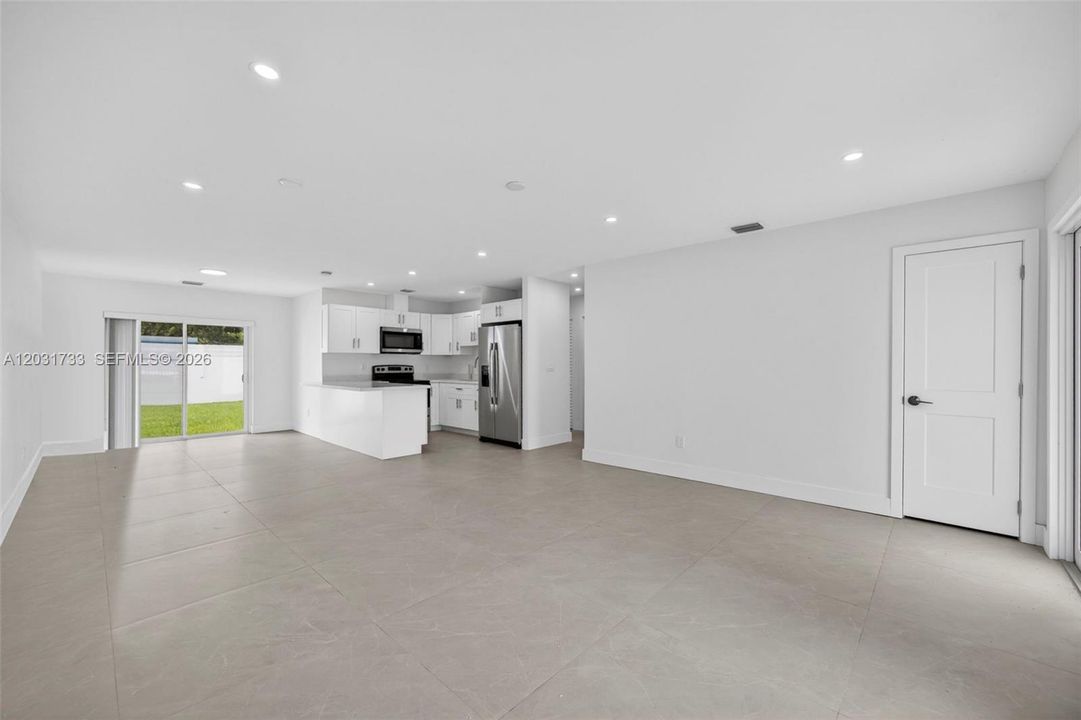 For Rent: $2,850 (2 beds, 1 baths, 960 Square Feet)