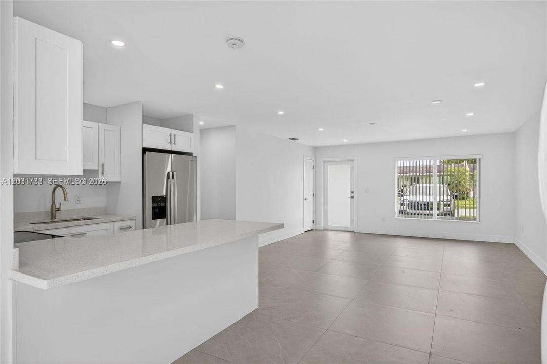 For Rent: $2,850 (2 beds, 1 baths, 960 Square Feet)