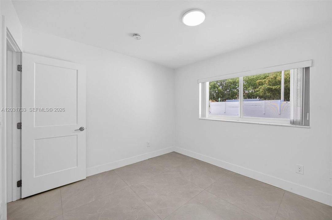 For Rent: $2,850 (2 beds, 1 baths, 960 Square Feet)