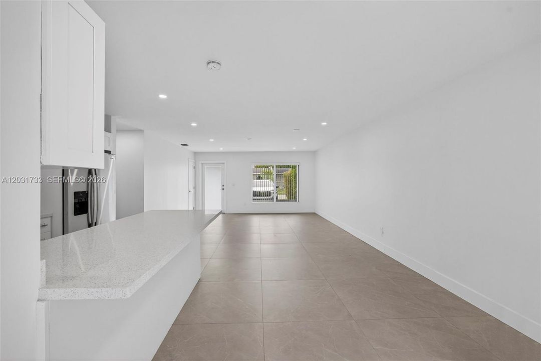 For Rent: $2,850 (2 beds, 1 baths, 960 Square Feet)