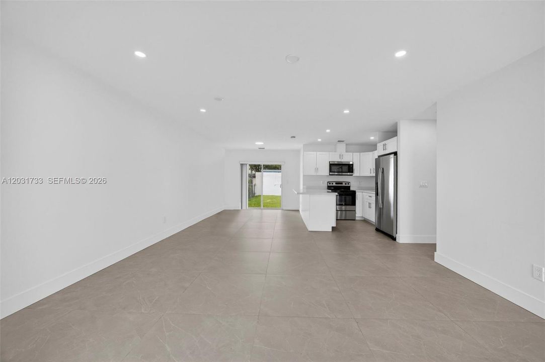 For Rent: $2,850 (2 beds, 1 baths, 960 Square Feet)