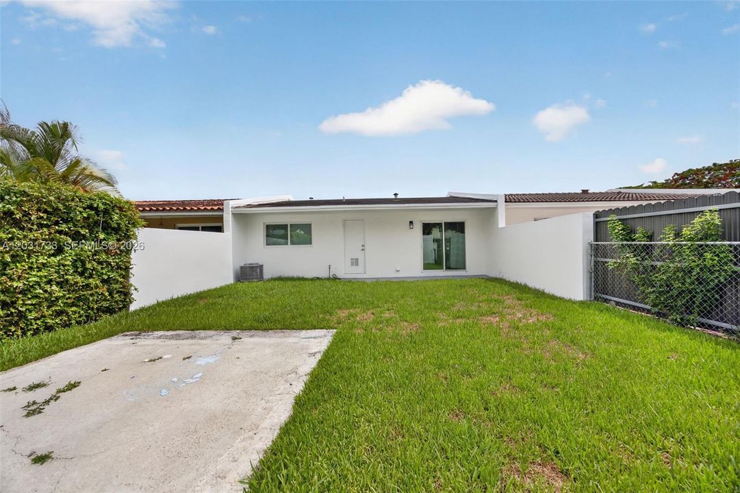 For Rent: $2,850 (2 beds, 1 baths, 960 Square Feet)