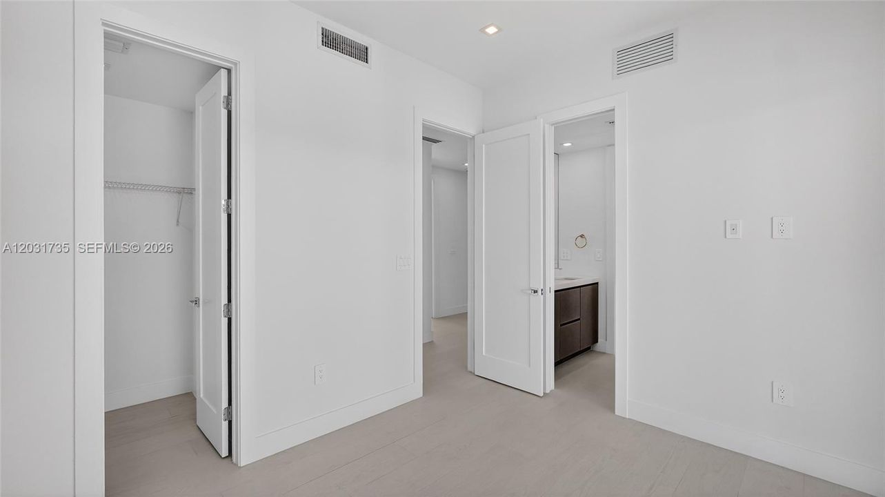 На продажу: $899,000 (3 спален, 2 ванн, 2040 Квадратных фут)