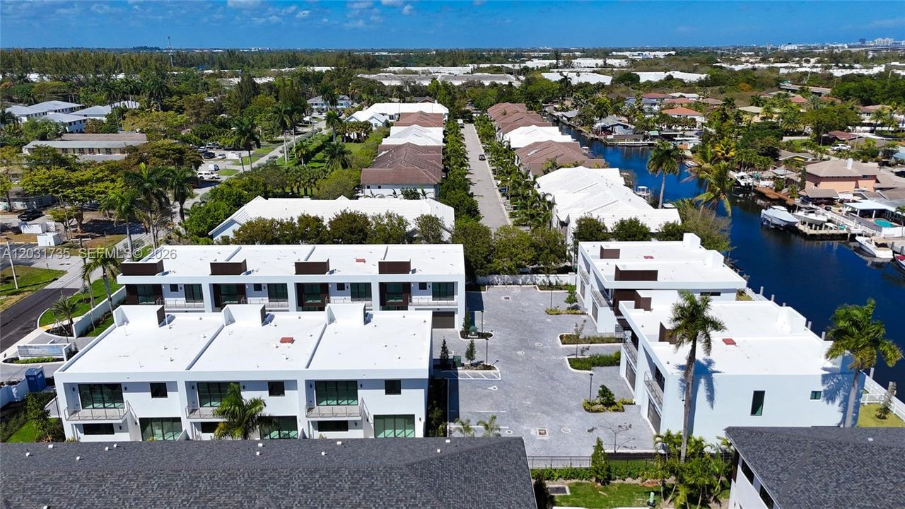 На продажу: $899,000 (3 спален, 2 ванн, 2040 Квадратных фут)