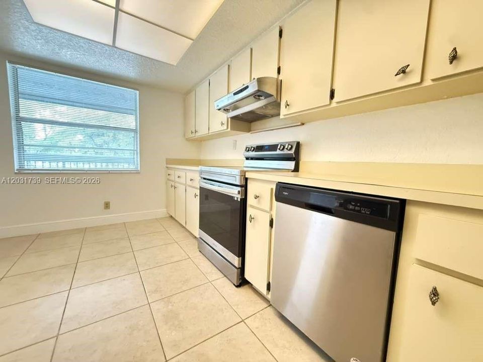 For Rent: $2,200 (2 beds, 2 baths, 1260 Square Feet)