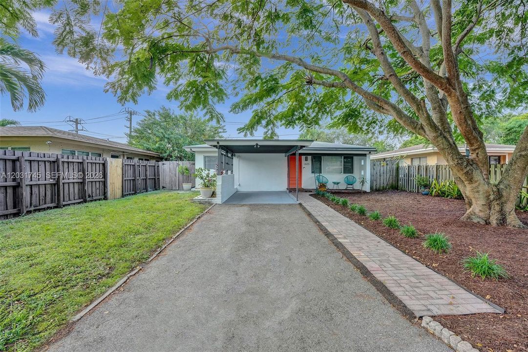 For Sale: $449,000 (2 beds, 1 baths, 965 Square Feet)