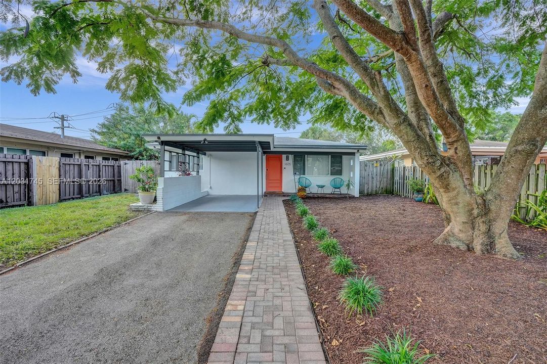 For Sale: $449,000 (2 beds, 1 baths, 965 Square Feet)