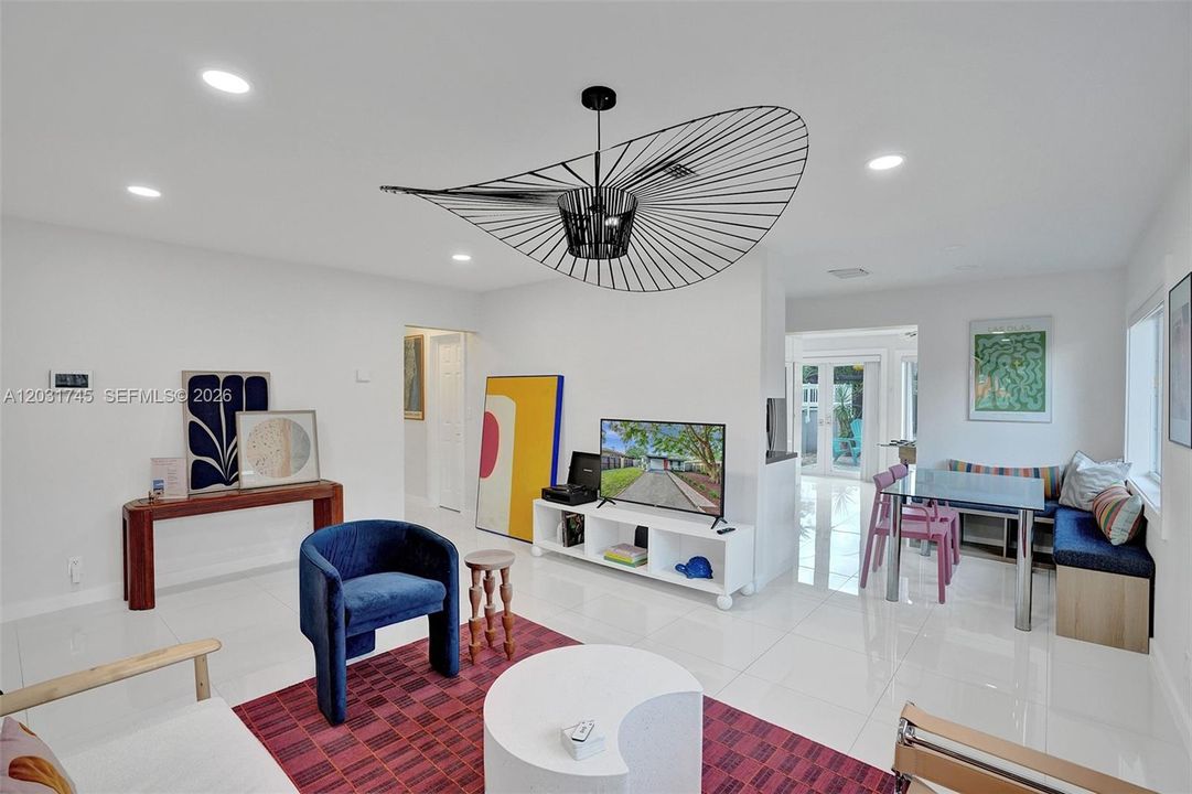 For Sale: $449,000 (2 beds, 1 baths, 965 Square Feet)