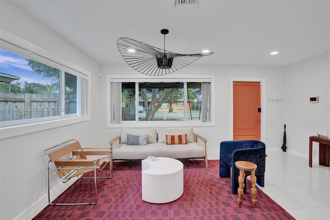 For Sale: $449,000 (2 beds, 1 baths, 965 Square Feet)