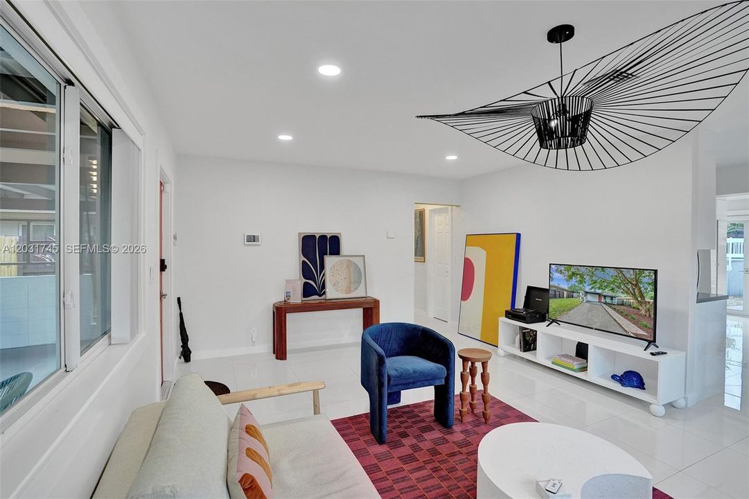 For Sale: $449,000 (2 beds, 1 baths, 965 Square Feet)