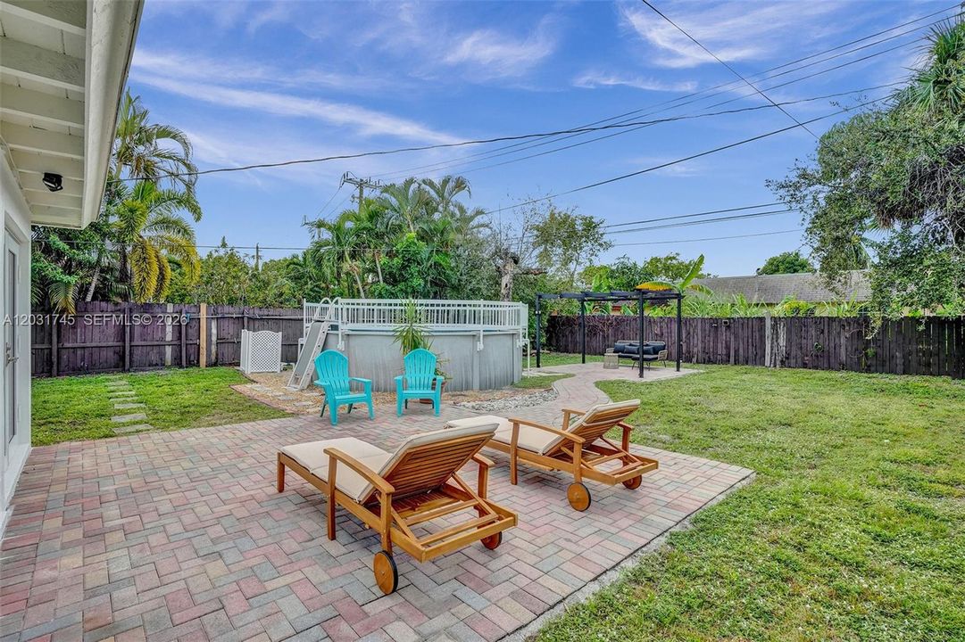 For Sale: $449,000 (2 beds, 1 baths, 965 Square Feet)