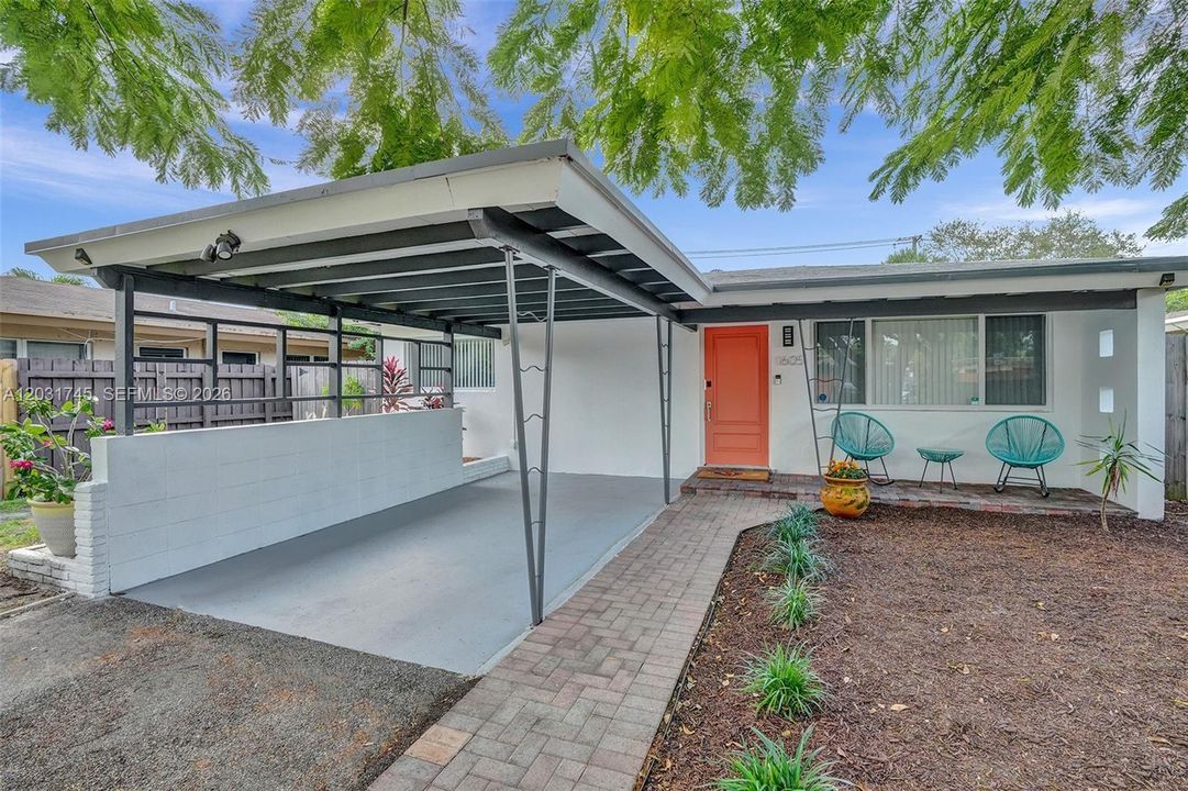 For Sale: $449,000 (2 beds, 1 baths, 965 Square Feet)