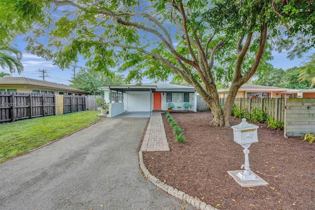 For Sale: $449,000 (2 beds, 1 baths, 965 Square Feet)